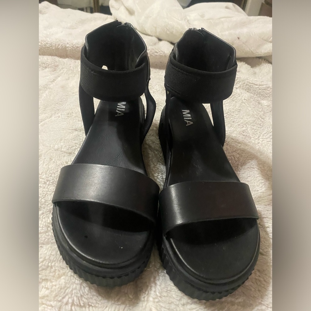 MIA sandals size 7.5 EC